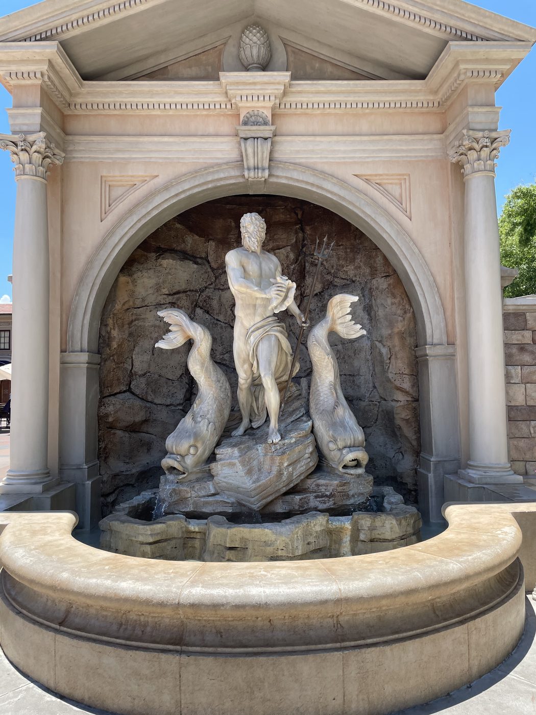 The Italy pavilion fountain