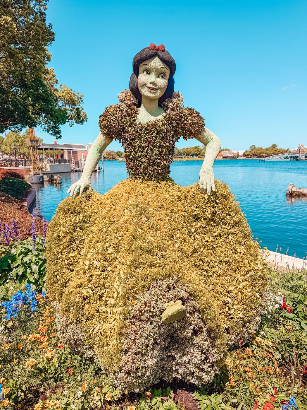 Snow White in topiary by the lagoon