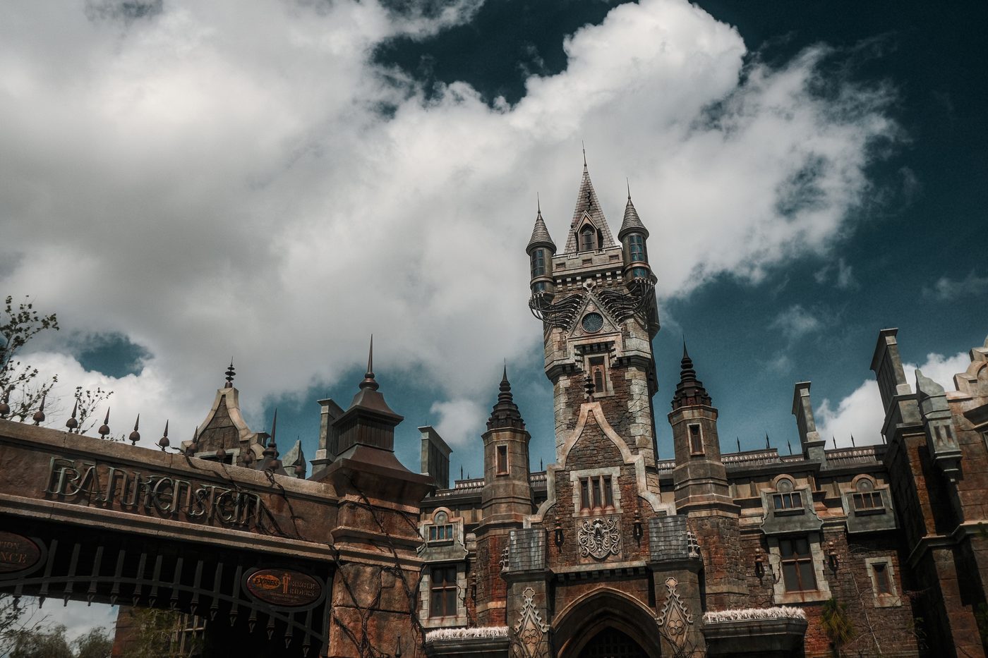 The gates of Frankenstein in Dark Universe