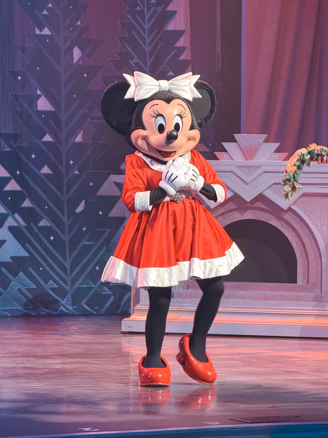 Santa Minnie at Jollywood Nights