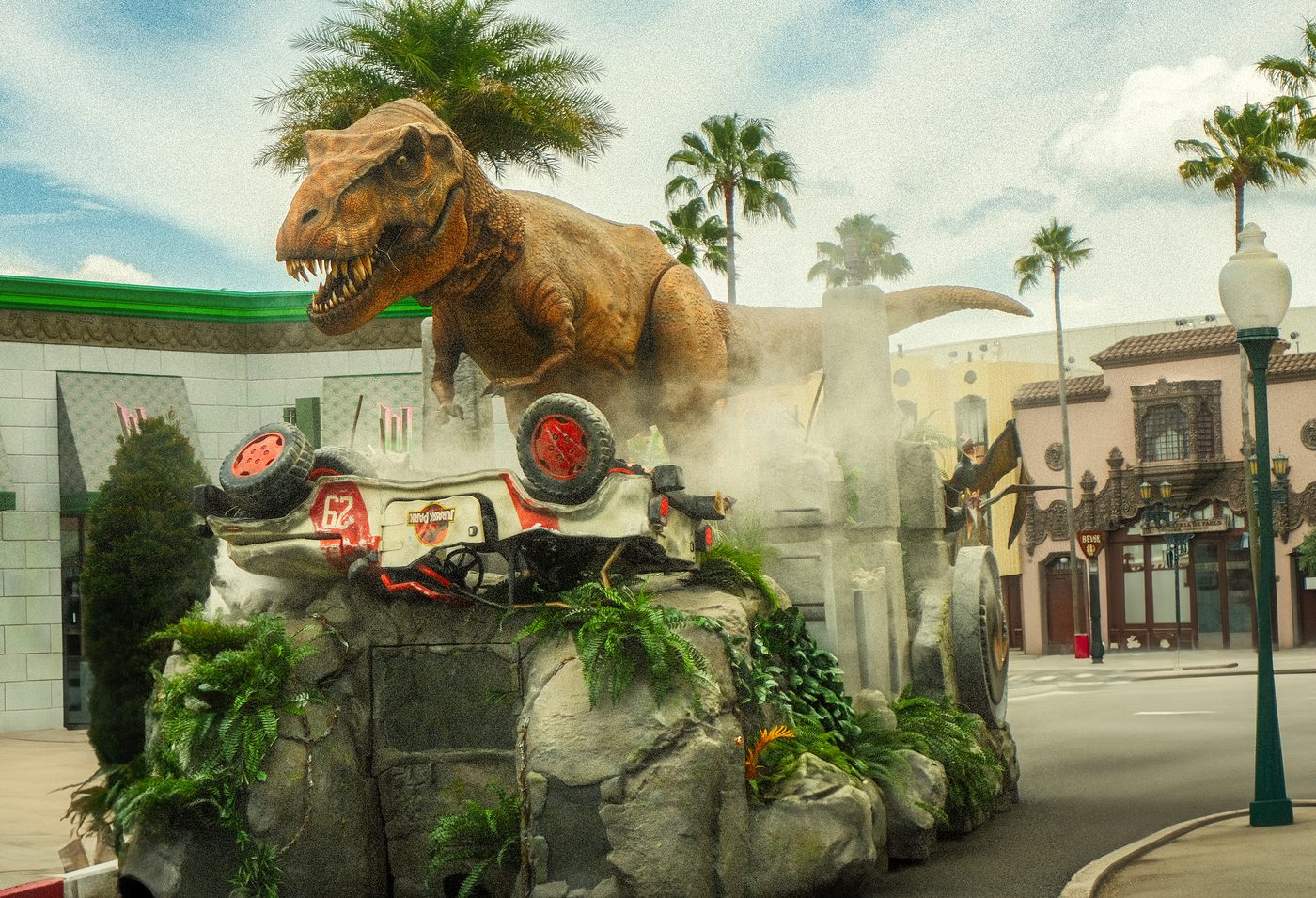 A dinosaur breaks loose in Jurassic Park