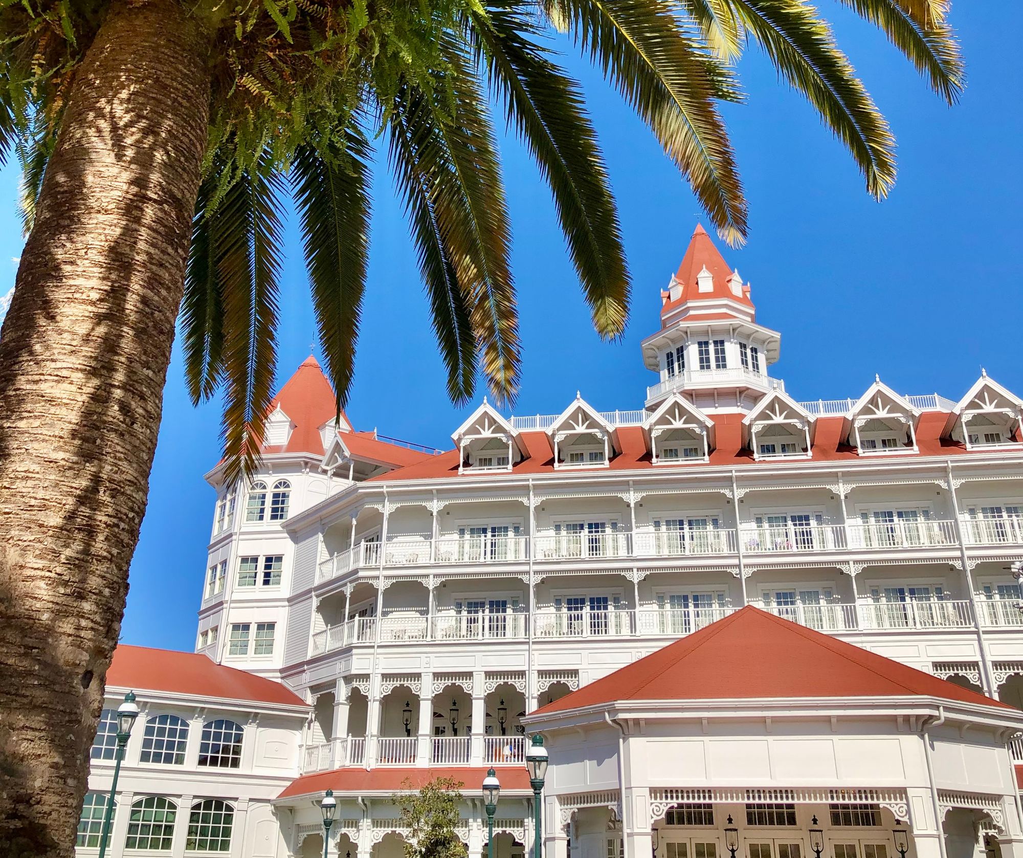 The Grand Floridian's white Victorian facade