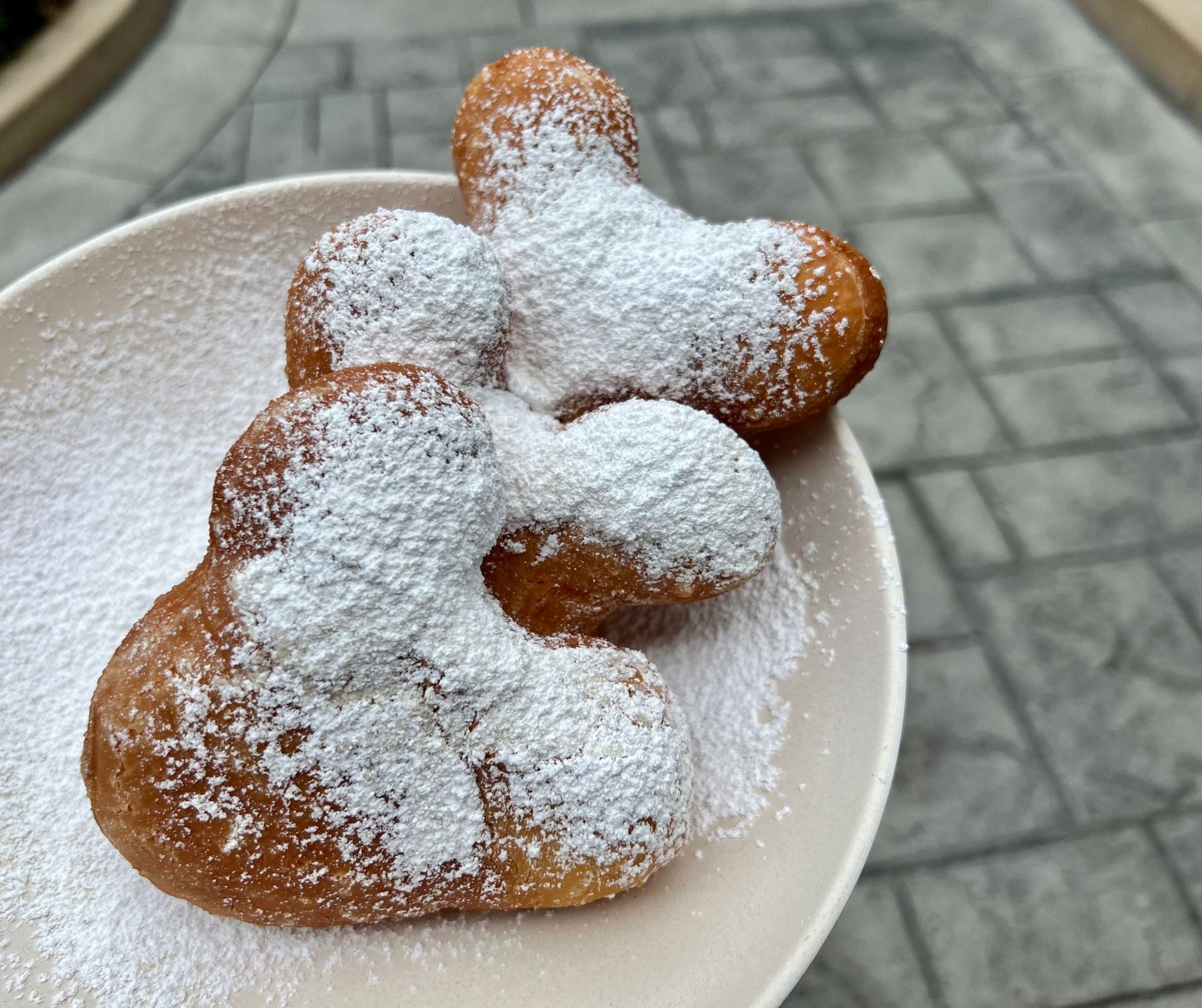 Fresh beignets at Scat Cat's