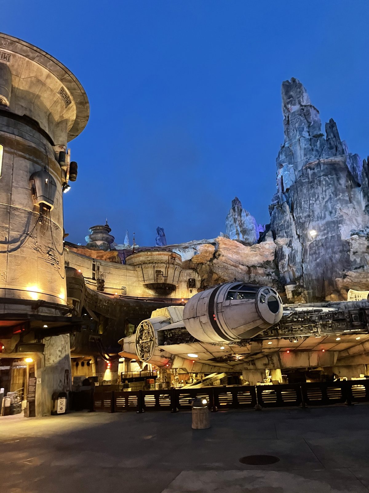 Star Wars: Galaxy&rsquo;s Edge at dusk